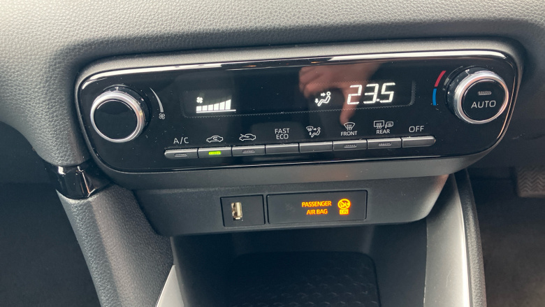 Toyota Yaris 1.5 Hybrid Design 5dr CVT Hybrid Hatchback